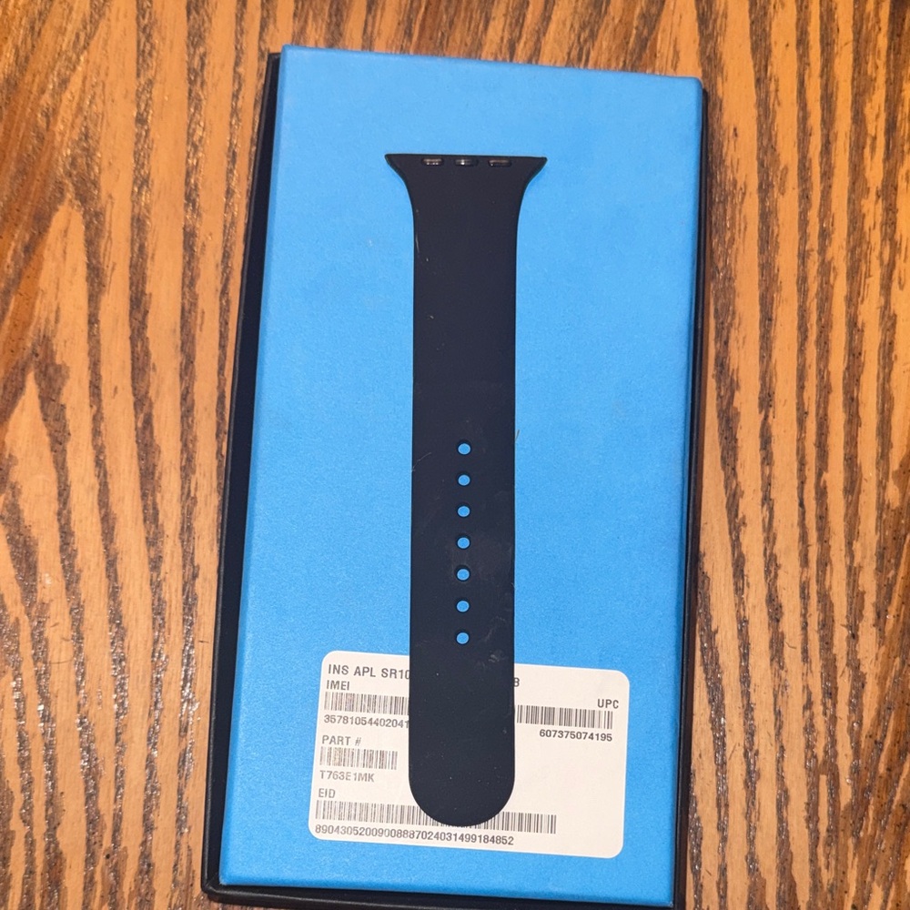 Apple Watch 10 ML 46 Black Smartwatch with Charging Accessories - Picture 4 of 5